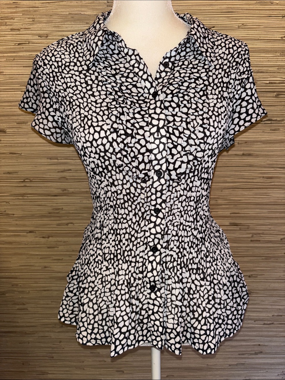 East 5th PXL Classic Black and White Printed Button-Front Women's Top EUC!